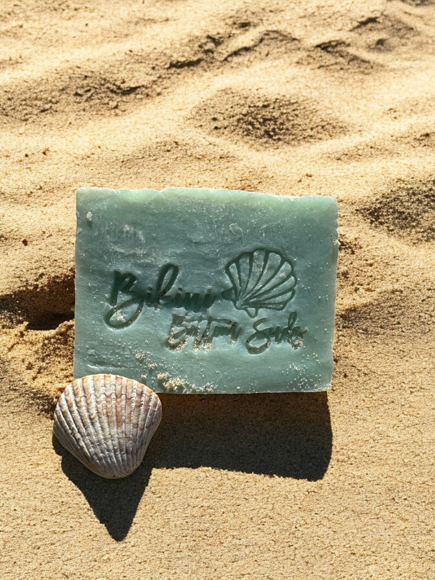 Clarifying soap with French green clay and moisturizing oils