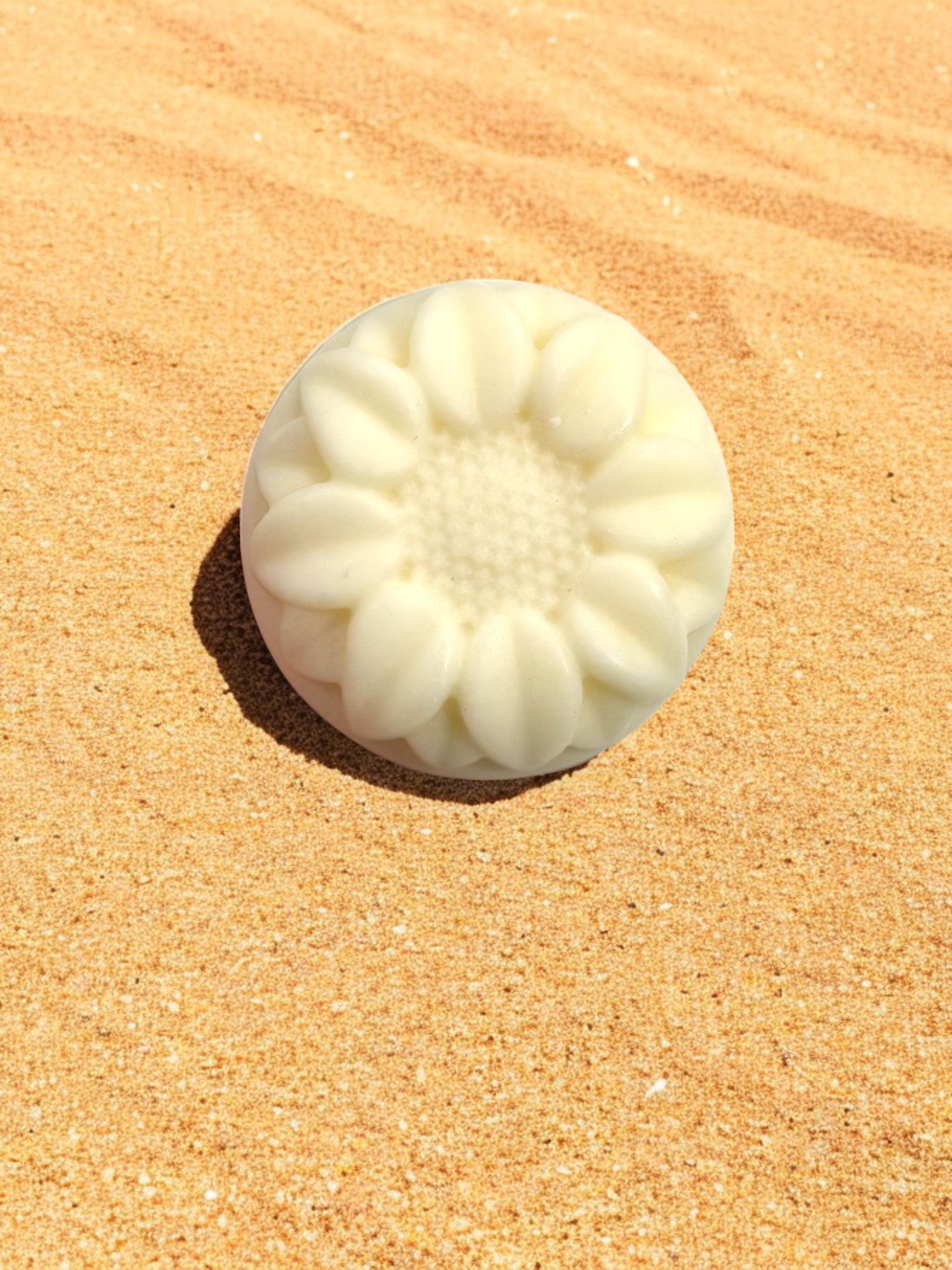 Natural solid conditioner bar to reduce frizz and nourish hair
