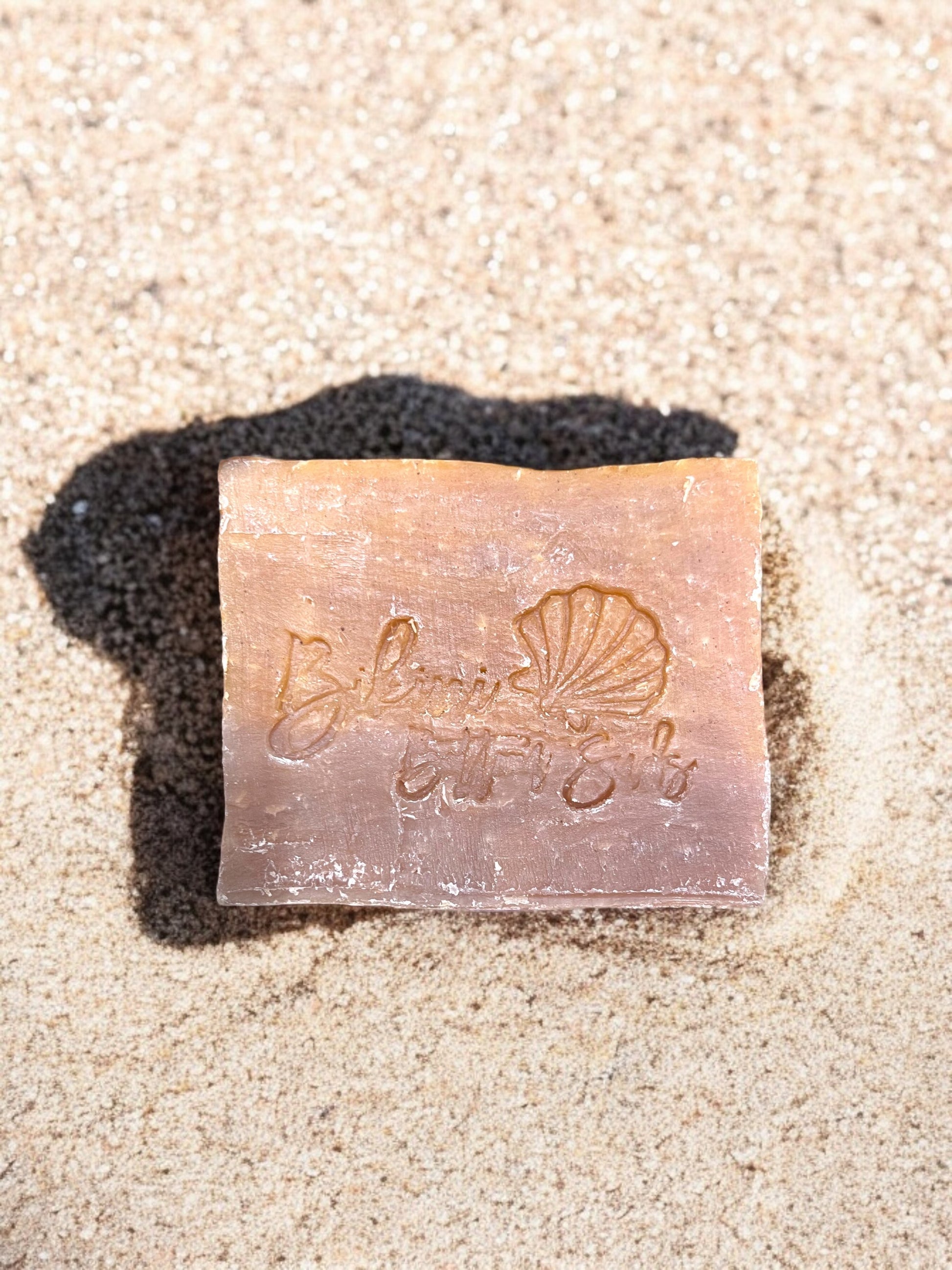 Moisturizing tropical soap bar for smooth and radiant skin